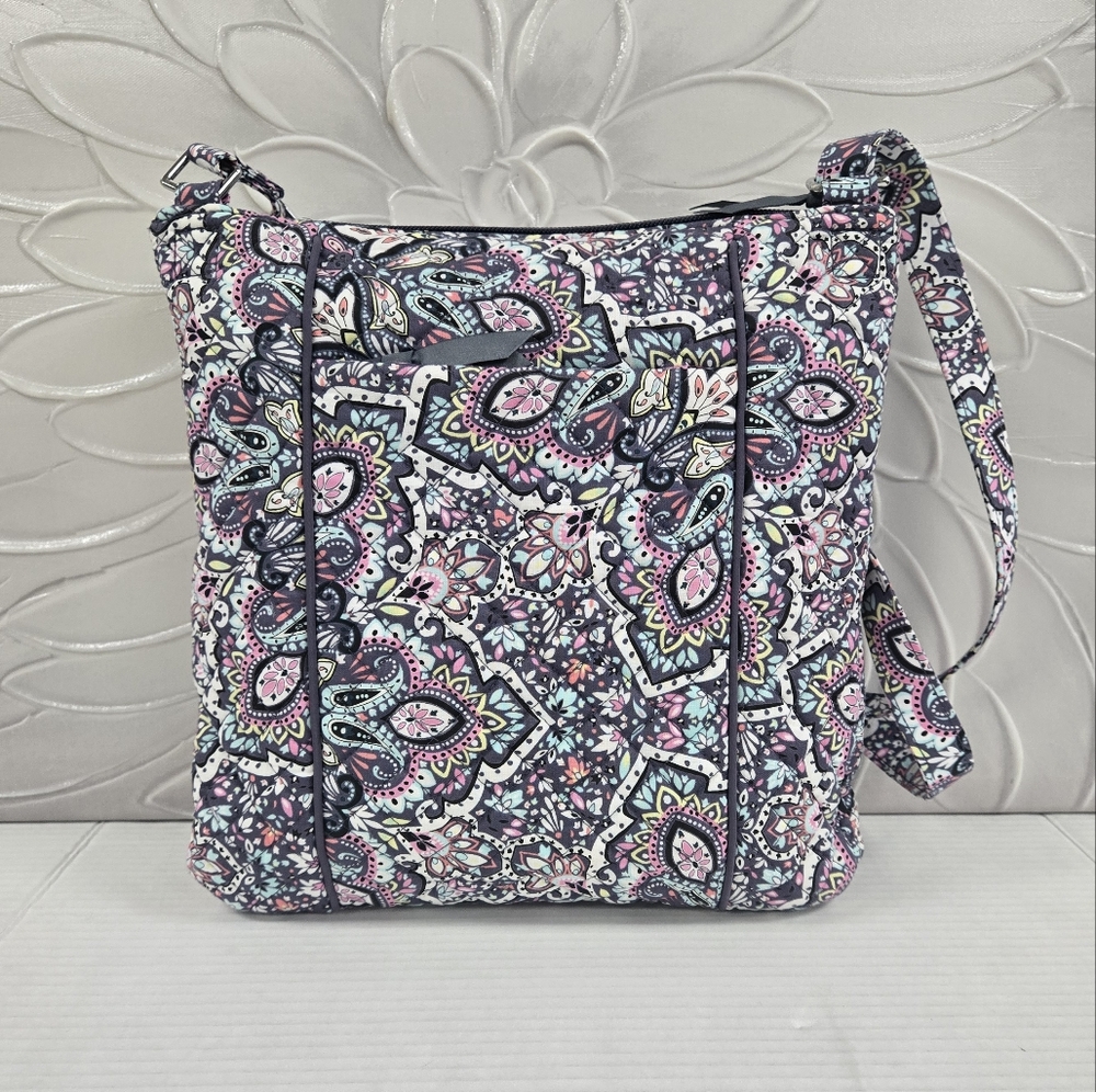 Vera Bradley | Iconic Hipster Bonbon Medallion - Picture 2 of 10